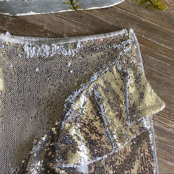 Missguided silver sequin ruffle mini skirt size 2 - Picture 9 of 9